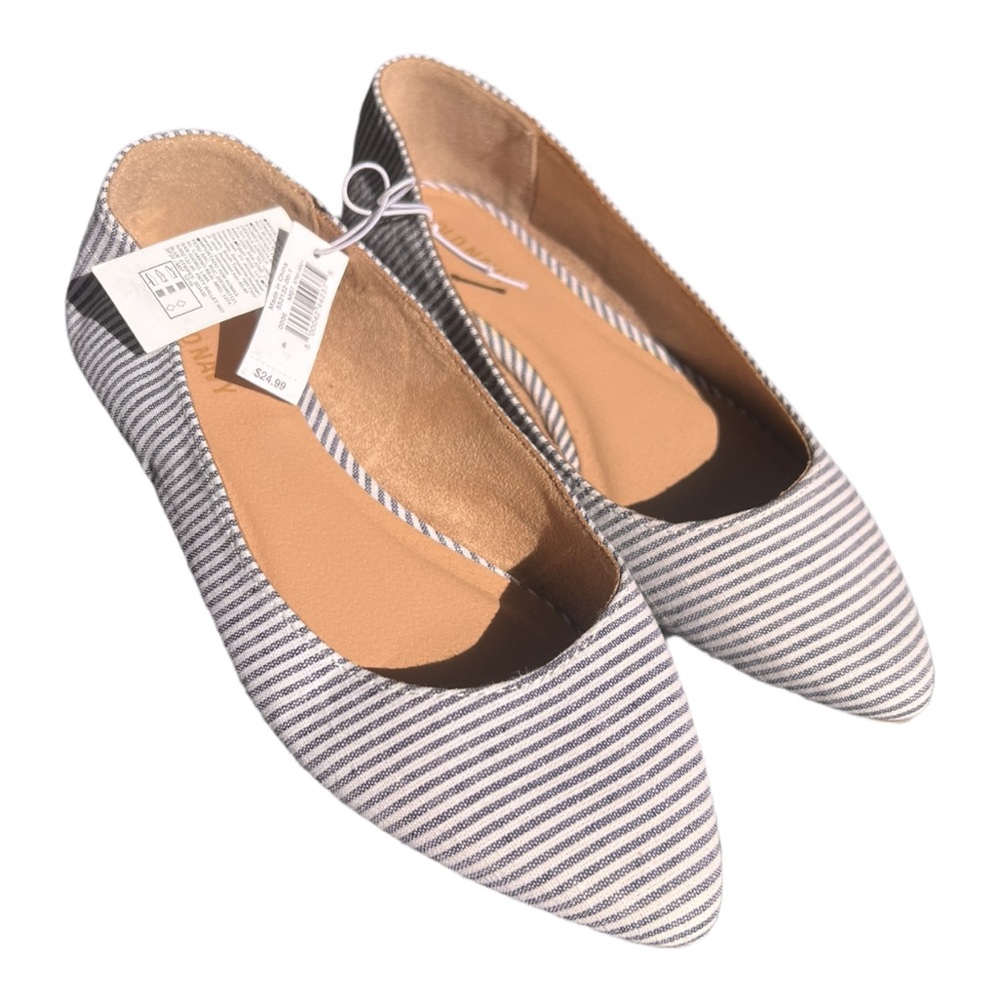 Womens Old Navy Flats 
Size: 6